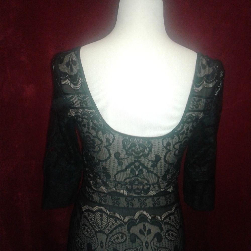 Dress - Picture 2 of 4